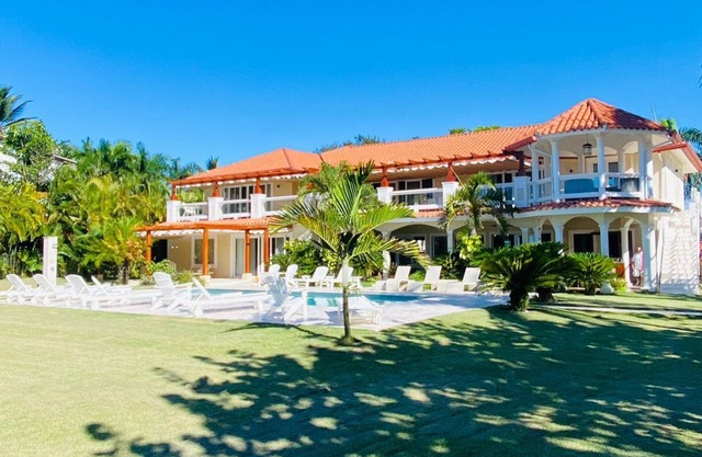 Luxury oceanfront 7 bedrooms villa playa chiquita/Sosua