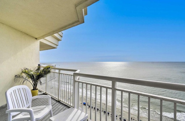 Luxury Oceanfront Condo in NMB with Resort Amenities