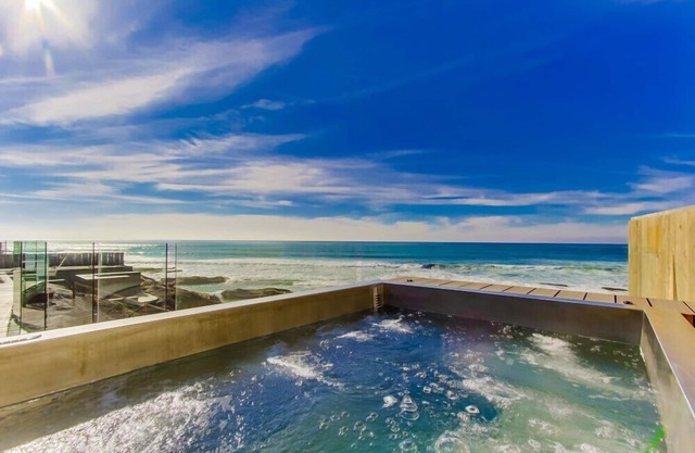 LUXURY OCEANFRONT HOME-OVERLOOKING ACCESSIBLE GORGEOUS WHITE SAND BEACH