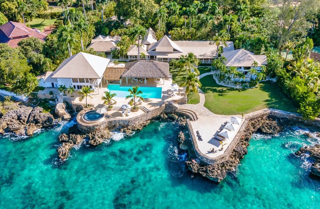 Luxury Oceanfront Villa fully staffed 12 bdrms/bthrms