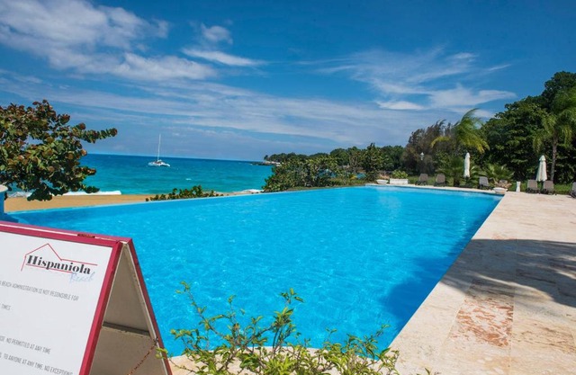 Luxury Oceanview Condo 2 BR/2.5 BA