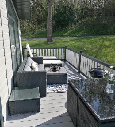 LUXURY PEACEFUL LODGE on edge of New Forest and 800m from sea ENTERTAINMENT and LEISURE PASSES INCLUDED