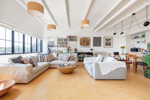 Luxury Penthouse Loft in Art-Deco Warehouse Conversion