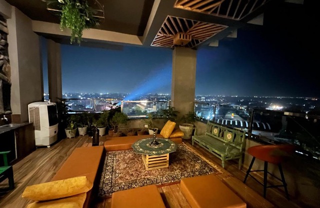 Luxury Penthouse with Taj Mahal view