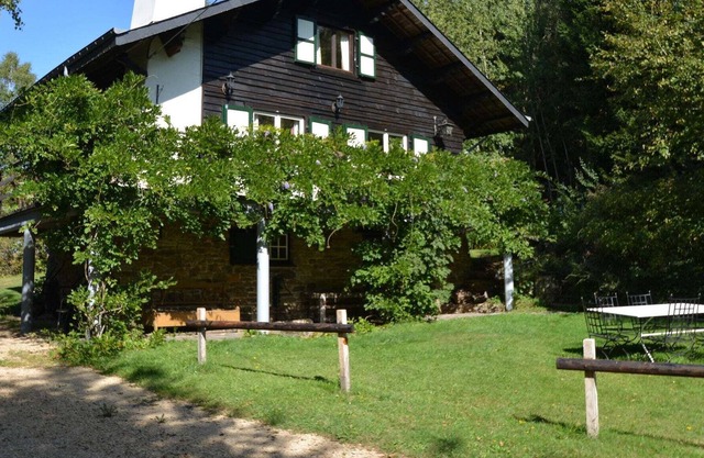 Luxury Pet-friendly Chalet in Bièvre near Forest