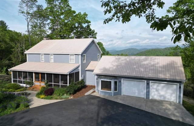 Luxury Pisgah Forest Farmhouse, Blue Ridge Views & Hot Tub near Brevard