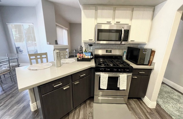 Luxury Plus: Fifty Shades of Vegas. Cozy, Clean, and Stylish. 1bed,1bath.