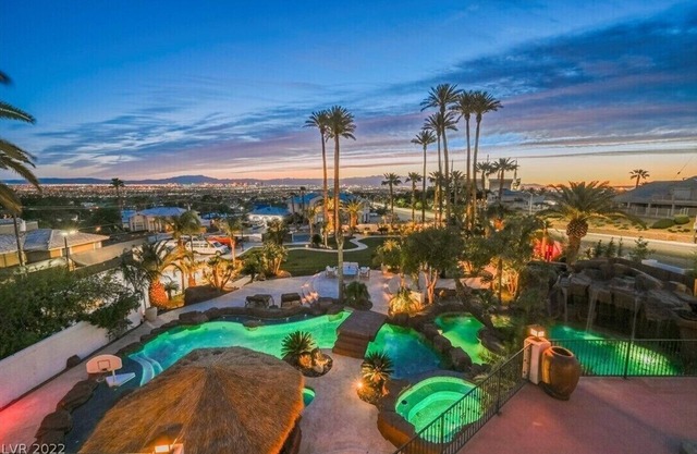 Luxury Private Resort-Style Home with Pickleball & Basketball Court & Lazy River