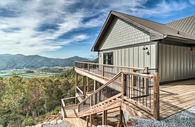 Luxury Rabun Gap Getaway with Soaring Views!