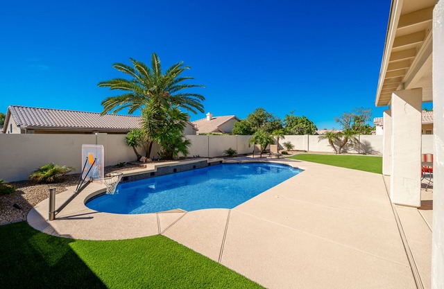 Luxury Resort Home, Spring Training, Peoria, Glendale, Sparkling Pool, Location!