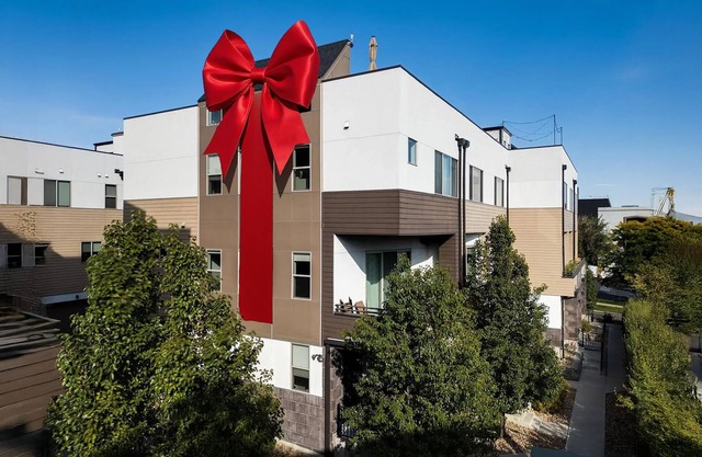 Luxury Retreat by Broncos Stadium Modern Townhome with incredible rooftop views!