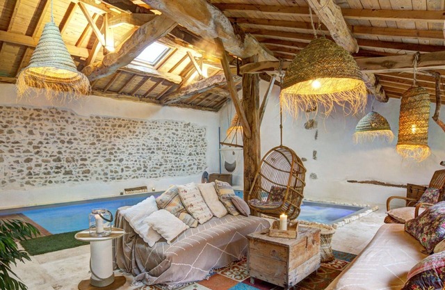 Luxury Retreat with Heated Pool, Spa & Sauna in Serene Countryside