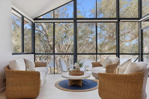 Luxury Riverside Escape with Private Jetty on the Murray River