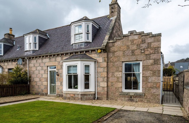 Luxury Scottish Cottage, featuring "'The Artic Cabin"