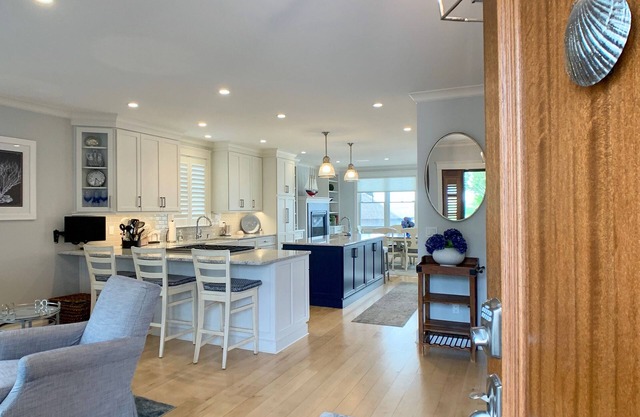 Luxury Sea Lodge with Ocean Views - Walk to Easton's Beach