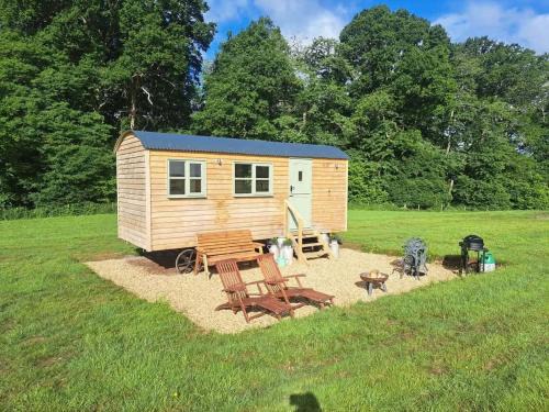 Luxury Shepherds Hut set in a countryside setting