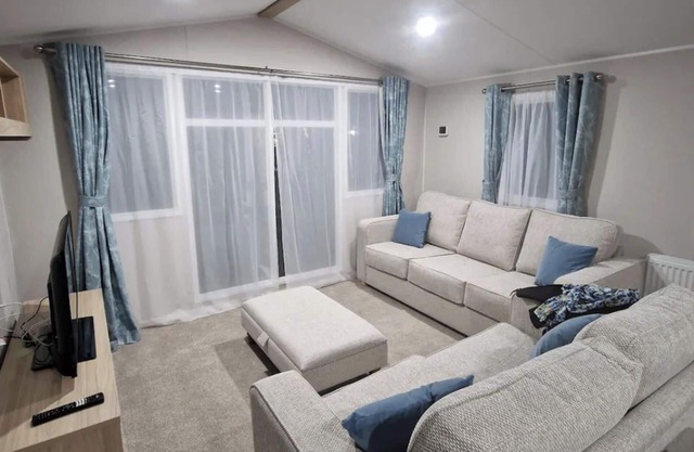 Luxury Static Caravan Sleeps 6 Coopers Beach