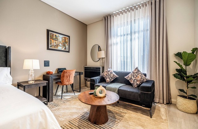 Luxury Studio Apartment in Menlyn Maine, free parking, 24/7 concierge - 137