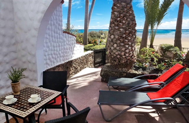 Luxury studio for beach lovers - apartment by the sea under palm trees