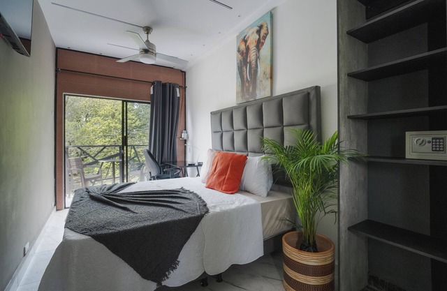 Luxury Suite - Rooftop, Jacuzzi & Balcony