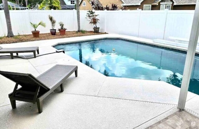 Luxury Tampa Home 10PPL/Pool/Grill/Airport