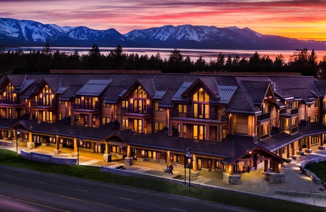 Luxury Three Bedroom Steps From Heavenly Village Condo by RedAwning