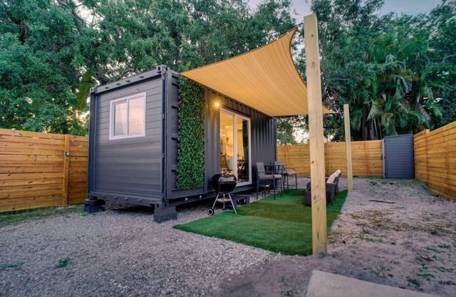 Luxury Tiny Container Home |2mi to Beach| Private