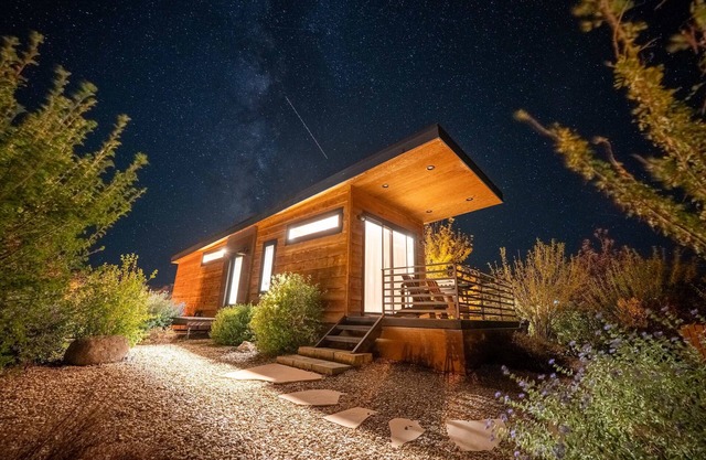 Luxury Tiny‑Home Retreat near Grand Staircase