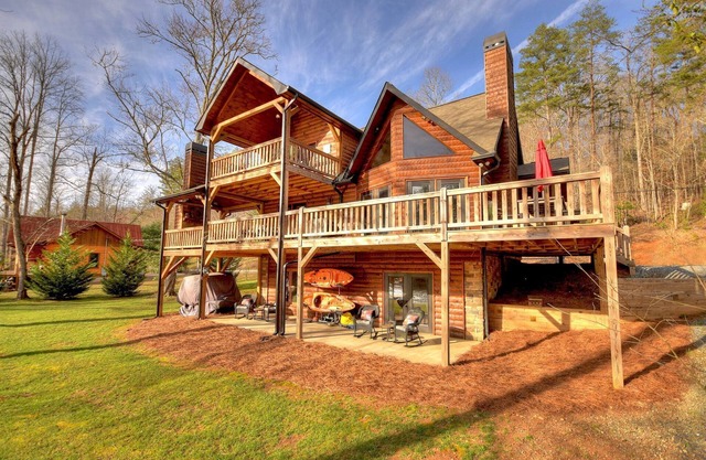 Luxury, Toccoa River Front, Fishing, 3 Fireplaces, Kayaks