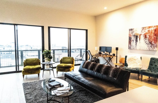 Luxury top floor apartment in heart of Marina with amazing views, & amenities