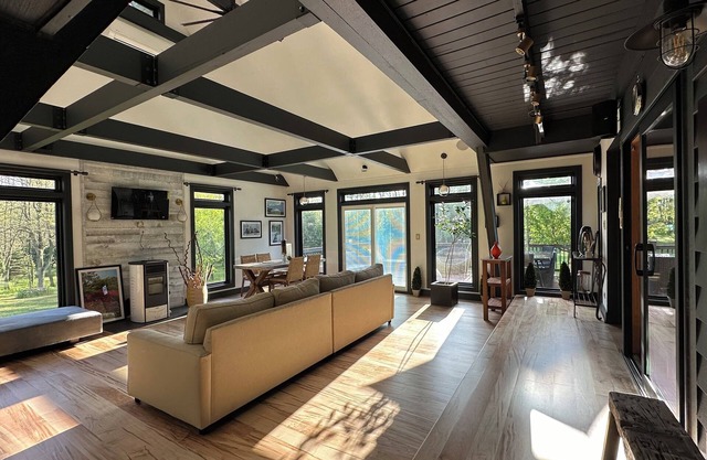 Luxury Transitional Cabin In The Woods