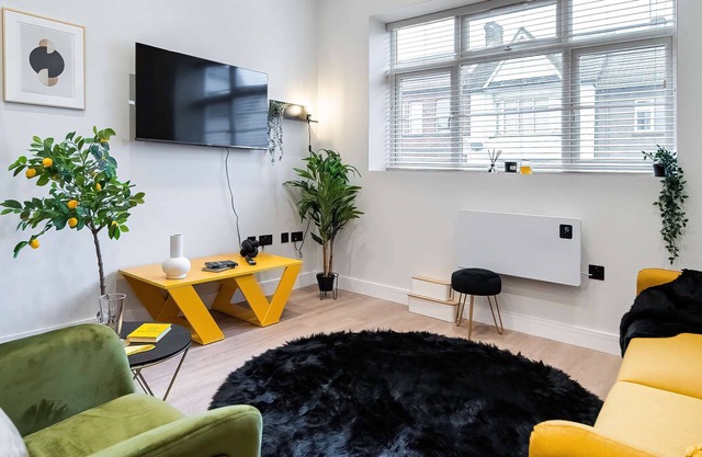 Luxury Two Bed Apartment in Southend-on-Sea 4