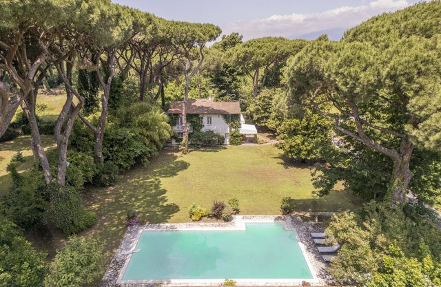 Luxury Villa with Swimming pool at 700 meters from the sea