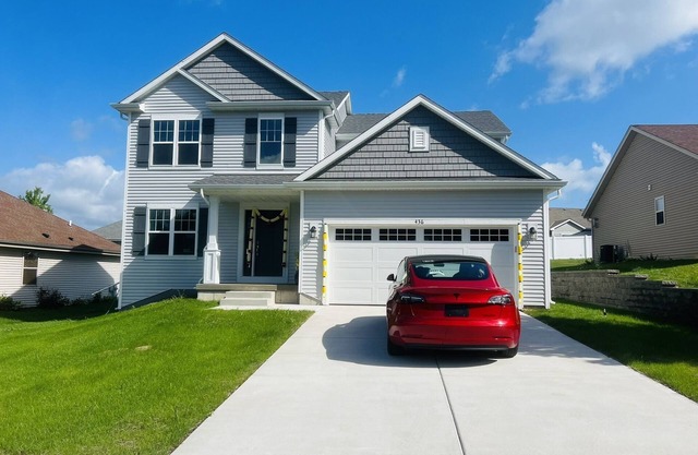 Luxury Vacation Smart Home w/Hot-tub, Home Theatre & XBOX