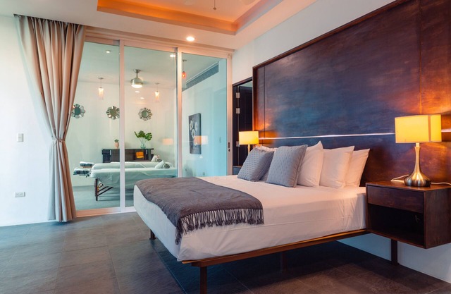 Luxury Villa w/Pool and spacious garden 5bedroom for 10 !