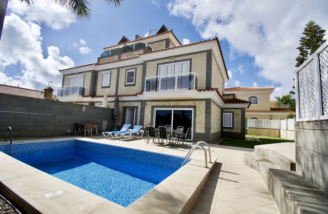Luxury Villa 7-2, with all the amenities for a perfect vacation.