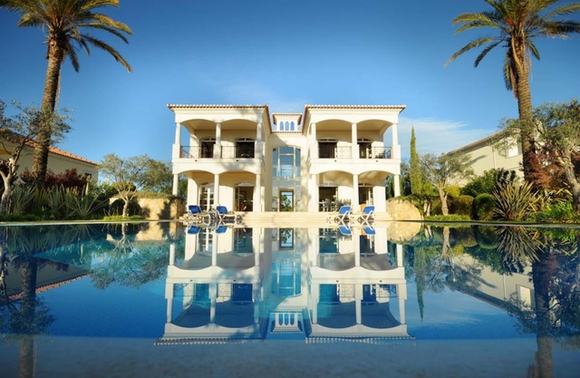 Luxury villa in a quiet and secure location within Vila Sol Golf and Spa Resort