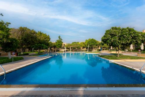 Luxury Villa in Ranches 1, on Pool and Park