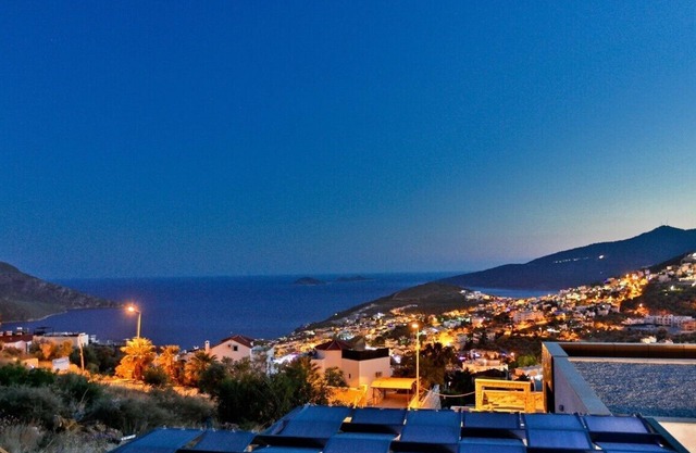 Luxury Villa Near to City Center with Large Pool, Stunning View and Privacy