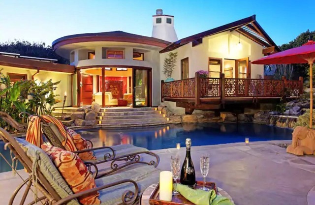 LUXURY VILLA RETREAT w/ROOF DECK, POOL, SPA, SEATED FIRE-PIT, PANORAMIC VIEWS