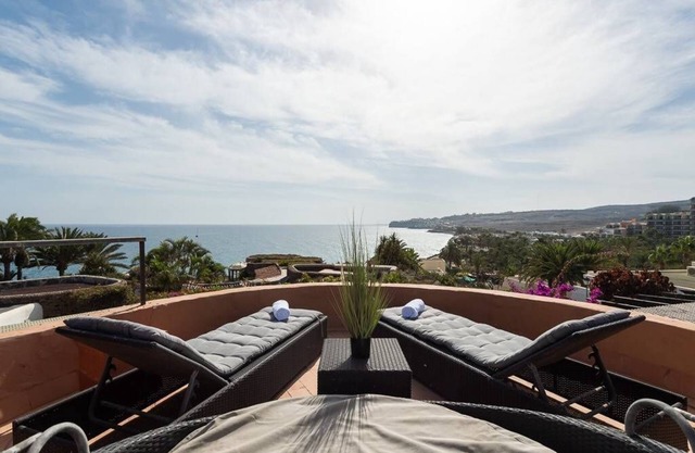 Luxury villa with breathtaking views & spacious terrace 💕 DIRECTLY ON THE SEA