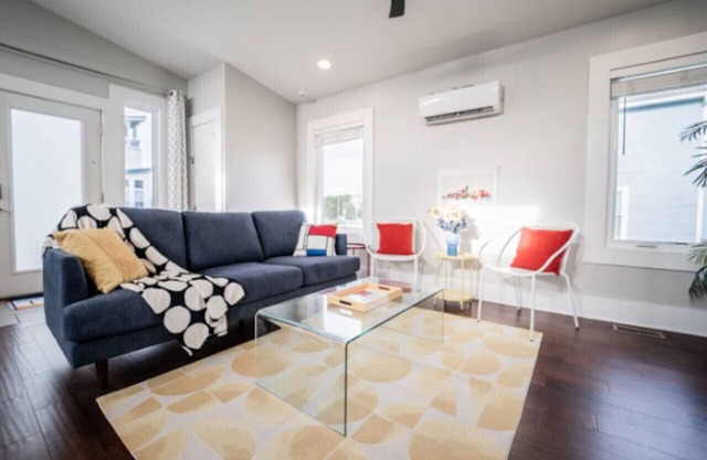 Luxury w/SoakTub* King* Backyard* Fountain Sq