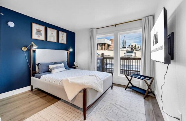 Luxury Waterfront Creekside, In/Out Pools & View!