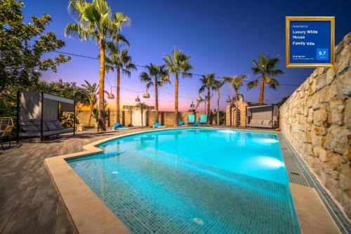 Luxury White House - Family Villa Near the Sea to the Famous Zorbas Beach