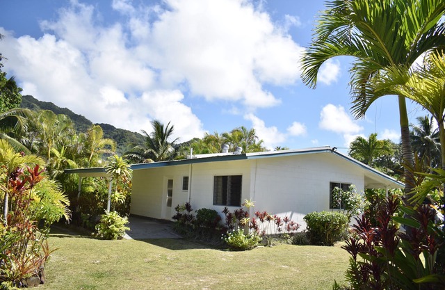 Lyas Holiday Home - 20 metres from a stunning beach