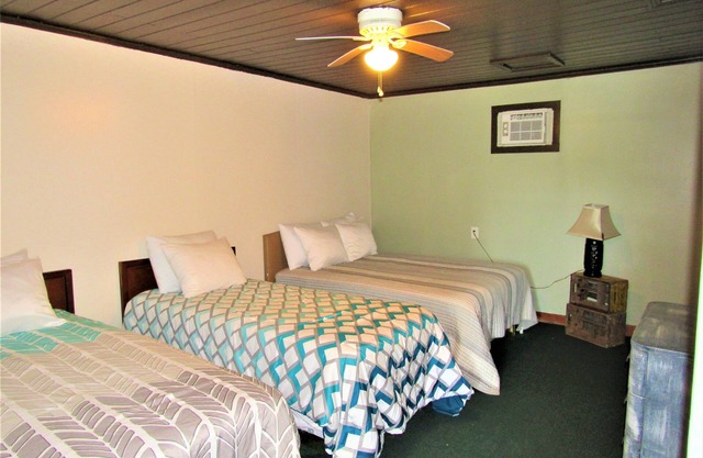 Lynnhurst Resort Condo #22 - Pontoon Rentals On Site!