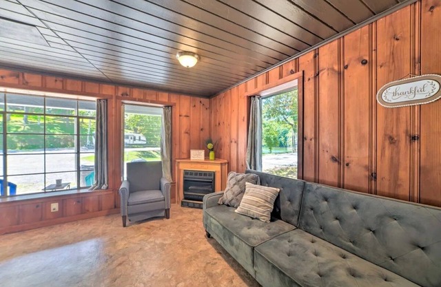 Lynnhurst Resort Motel #15 - 2 Bedroom w/Kitchen.