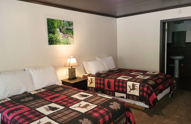 Lynnhurst Resort - Motel Unit 8 on Beautiful Kentucky Lake!