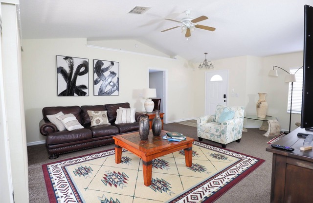 M&M Cozy and Pretty Home Ocala