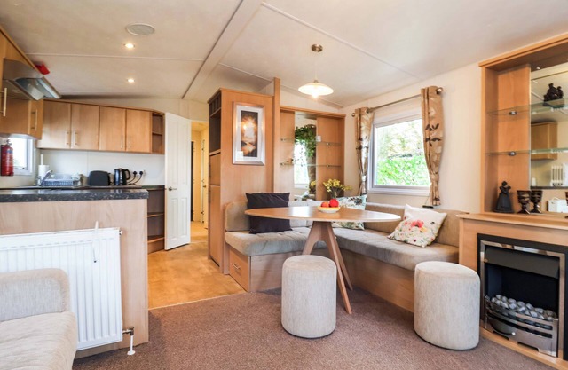 M94 CARAVAN, pet friendly, with pool in Saxmundham